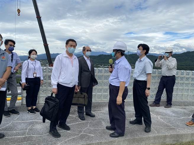 監委實地視察苗栗縣銅鑼科學園區汙水處理廠之運作情形。（監察院提供）