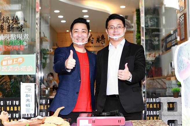 艾成谢谢伊府将锅烧老板叶家玮雪中送炭。（艾叻沙、伊府将提供）