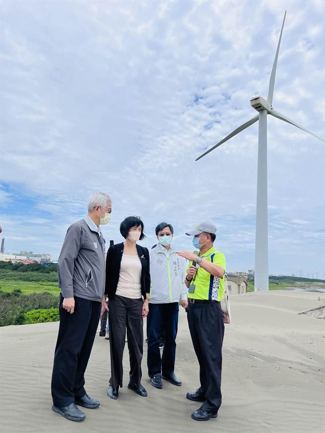 王丽珍委员实地巡察桃园市草漯沙丘地质公园。（监察院提供）