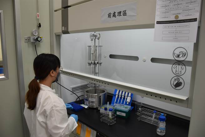 國立聯合大學化工系農藥檢測中心，專門提供苗栗縣農民最尖端的農藥殘餘檢測。（謝明俊攝）