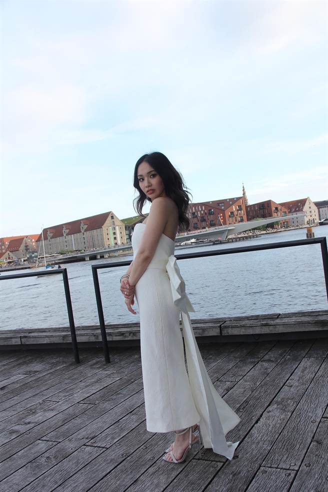 陈芳语近来出席本届「哥本哈根民主高峰会」，开心享受当地美景。（华风数位提供）