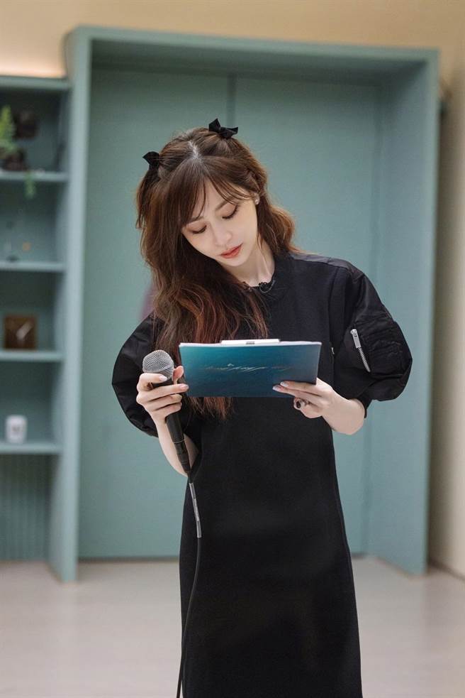 王心凌在节目中不断自我挑战，呈现不同表演舞台。（芒果TV提供）