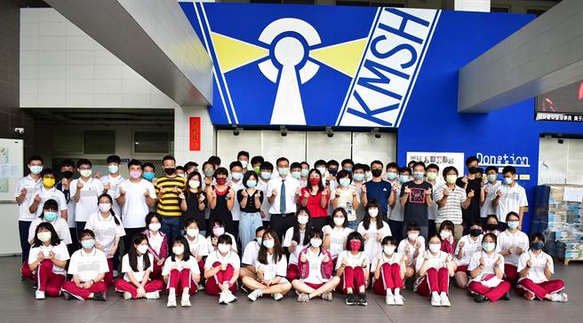 港明高中附设国中部今年5科A＋＋有4位同学，5A以上和写作6级分共12位同学，比例为全国的4倍。（港明高中提供／刘秀芬台南传真）