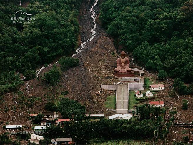 纪录莫拉克风灾的珍贵影像也在展览中展出。（看见・齐柏林基金会提供）
