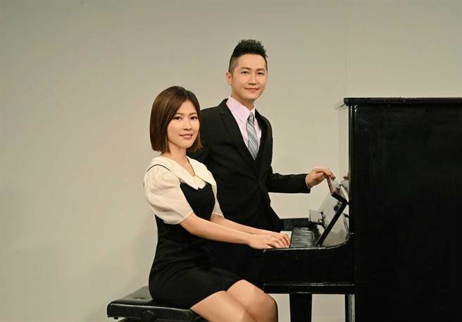 郭于中邀周璟瑜一起拍宣傳影片。（台視提供）