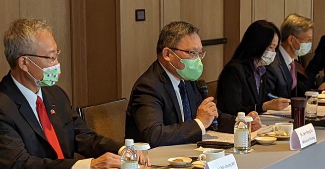 财政部长苏建荣与法国参议院友台小组会面（图／财政部提供）