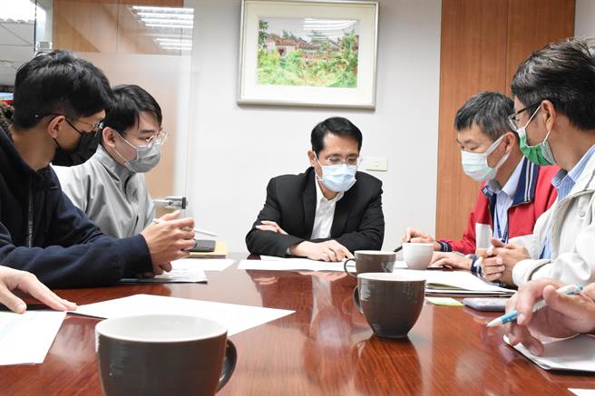 高压电塔确认迁拆，背后仰赖不少蓝绿民代奔波协助，民进党立委江永昌透露完整方案。（江永昌提供／李奇叡新北传真）