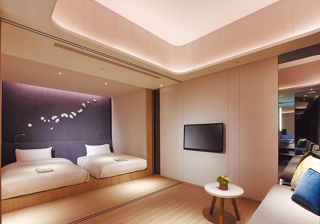 礁溪晶泉丰旅推「无敌星星 飨花旗蔘鸡汤」住房专案，入住万元温泉套房最低5600元起，图为泉思家庭套房。（礁溪晶泉丰旅提供）