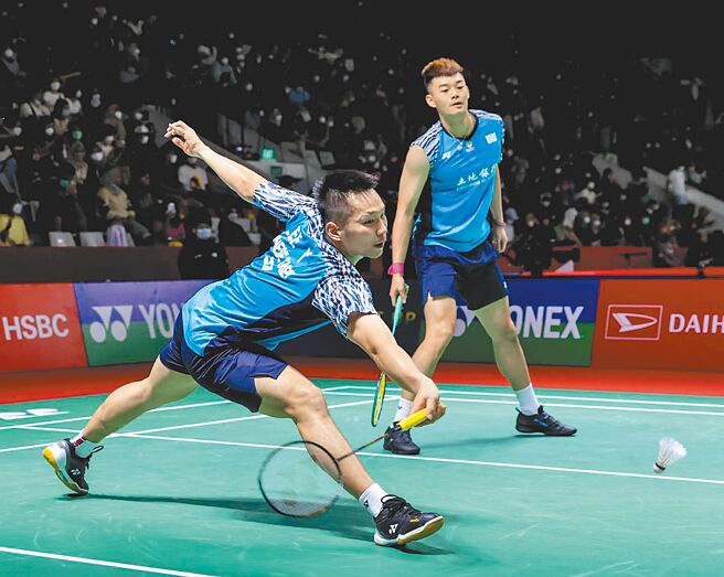 李洋（前）、王齐麟晋级印尼羽球大师赛男双8强。（Badminton Photo提供）