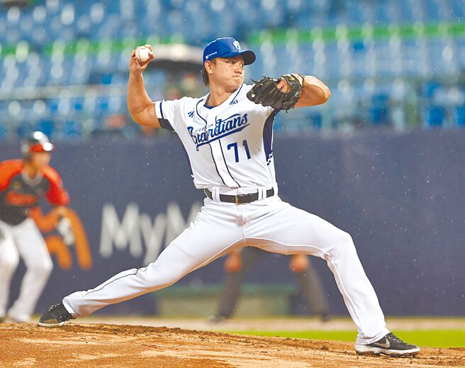江少慶回歸一軍首戰因雨勢過大「喊卡」。（富邦悍將提供）