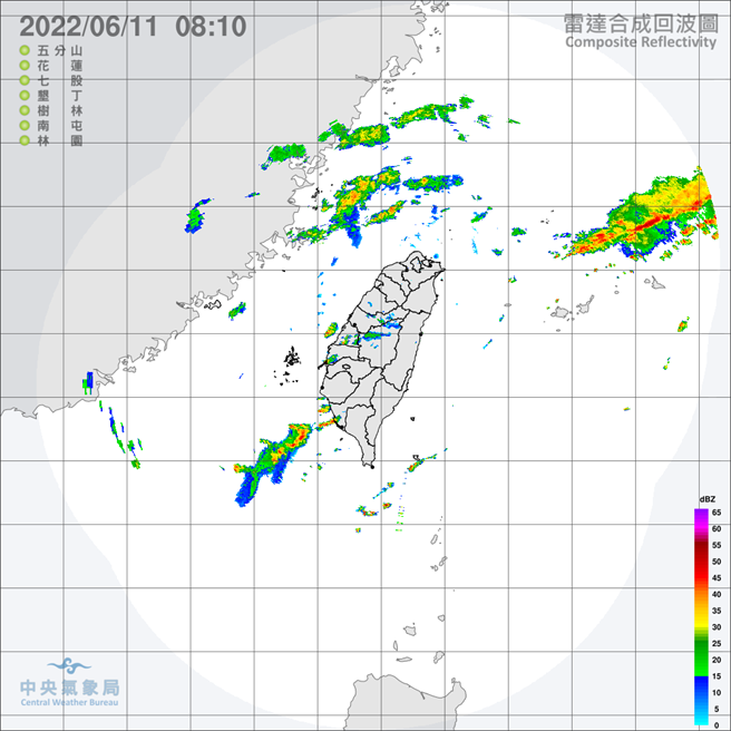 中央氣象局預報指出，今天鋒面將再度南移至臺灣附近，環境轉為不穩定，各地整天容易有陣雨或是雷雨情形發生，尤其中部以北地區有局部大雨發生機率，外出活動建議攜帶具備用。（翻攝自中央氣象局／林良齊台北傳真）