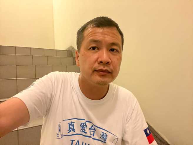 前台北市议员罗智强今（23）日表示，他和团队发言人何元楷早上在苗栗行脚「一个晒成关羽、一个晒成张飞」，下午就搭高铁南下高雄，希望能助柯志恩一臂之力。 （图／取自罗智强脸书）