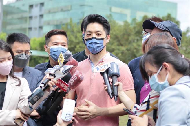 国民党台北市长参选人蒋万安今 出席「111年北原杯全国原住民族槌球邀请赛」开幕典礼。（蒋万安办公室提供）