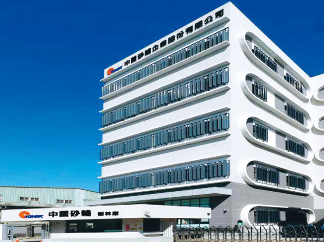 虽然近期半导体产业砸杂音不断，但随着台积电、英特尔、三星、美光、海力士持续拉高资本支出，带动相关设备、耗材供应商接单动能强劲。(图/先探投资周刊提供)