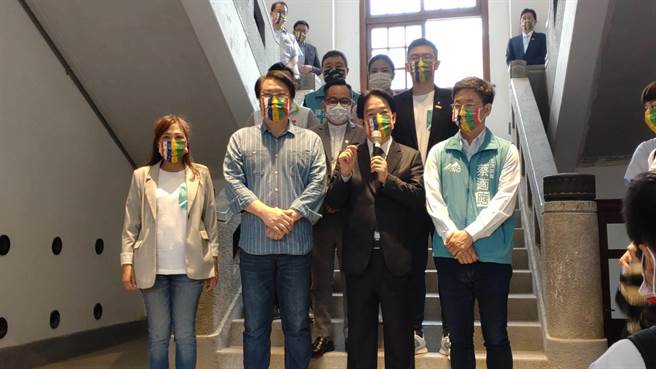 副總統賴清德（前排右二）表示，城博會可以視為是基隆市長林右昌（前排左二）的執政成績單。（張志康攝）