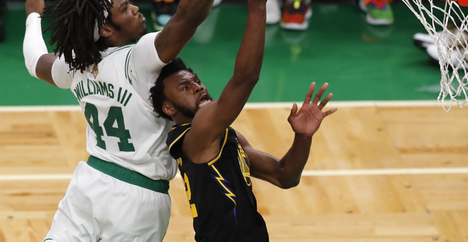 威金斯G4抓下全场最多的16颗篮板球(美联社)