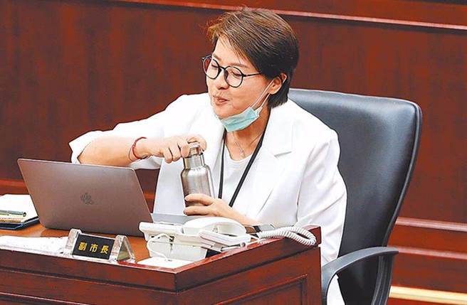 北市副市長黃珊珊下午扮起母雞，出席民眾黨黨員見面會幫民眾黨議員參選人陳宥丞站台，針對蔣萬安的言論，也正面回擊。（本報資料照片）