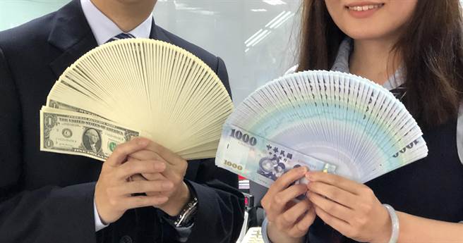 现金示意图(图／吴静君摄)