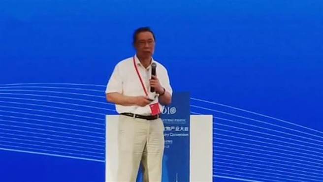 锺南山建议用异种疫苗作为序贯接种免疫效果明显提高。（科技日报）