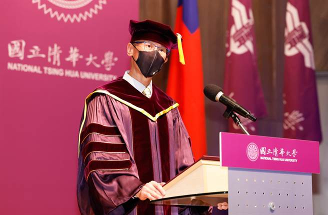 清大校长高为元以「选择」为题，勉励毕业生「Pick a better problem」。（清华大学提供／王惠慧新竹传真）