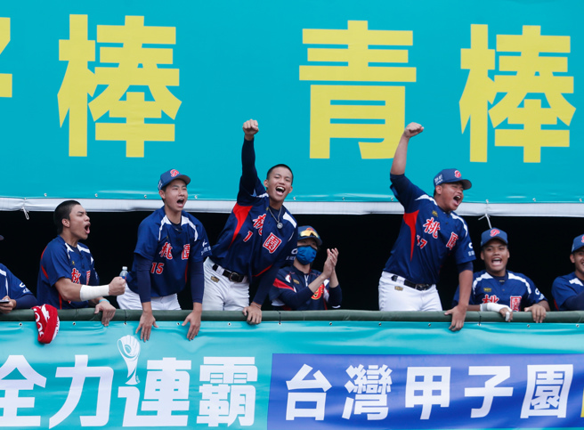 桃園市以4比1逆轉台北市，搶下玉山盃冠軍賽門票。（陳怡誠攝）