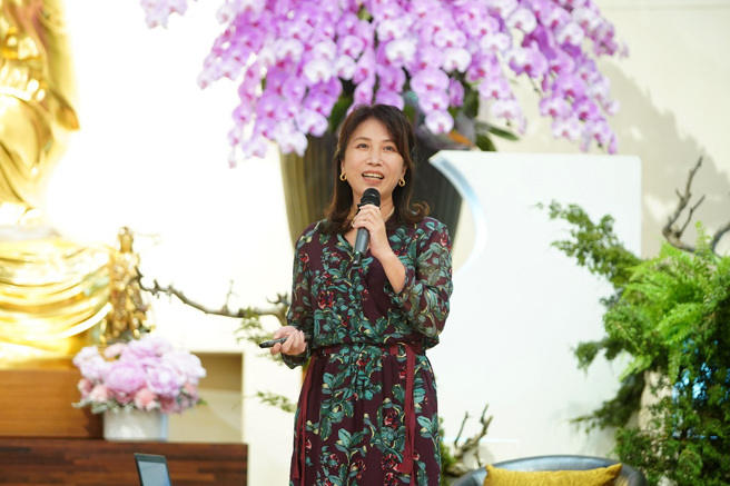 佛光山惠中寺「未來與希望」講座，由知名配音員王瑞芹主講。(圖/佛光山惠中寺提供)