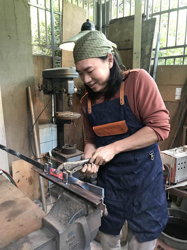 壶之意志_观气，合创艺术家江承尧。（八方新气提供）