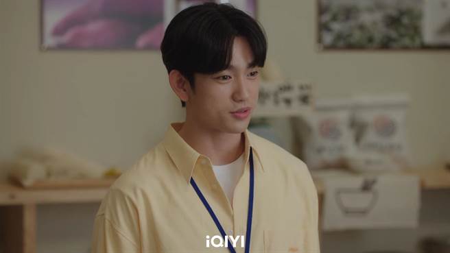 朴珍荣在《柔美的细胞小将2》中饰演人气男职员刘八笔。（爱奇艺国际站提供）