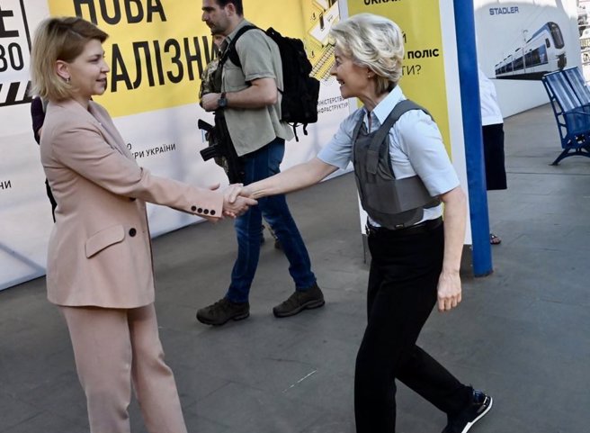 欧盟执委会主席范德赖恩（Ursula von der Leyen）此趟挺进战区之举是继4月以来第二度造访。(图/截自@vonderleyen推特)
