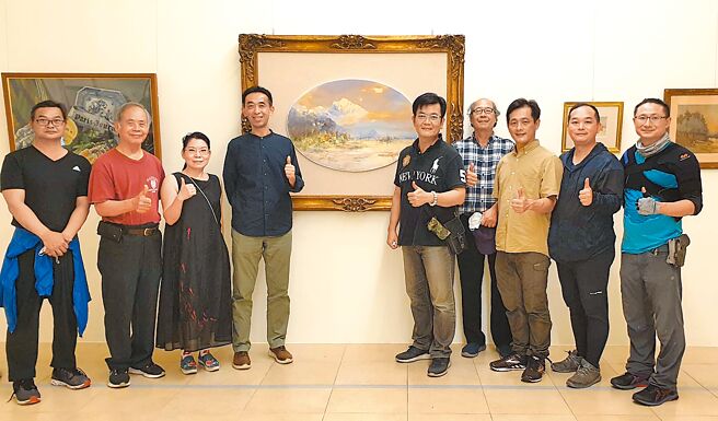 国父纪念馆馆长王兰生（左四）、台日美术协会理事长林吉裕（右五）与贵宾合影。图／台日美术协会提供