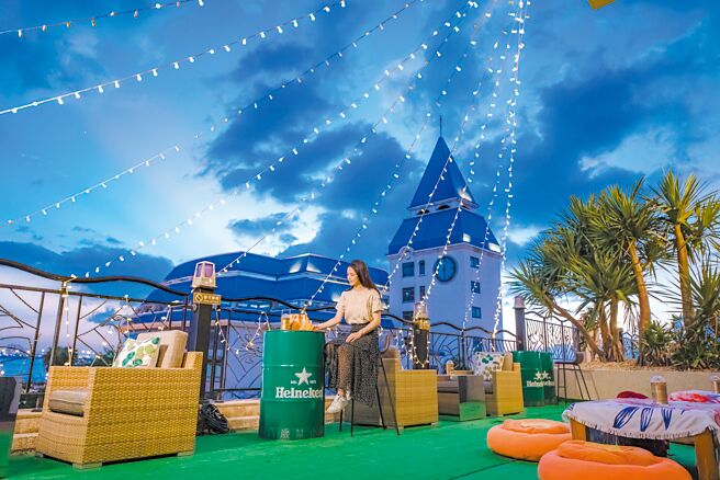 暑假将至，持超值联合住宿券两张，即可入住最美饭店—福容淡水渔码店FUN暑假。图／福容大饭店提供