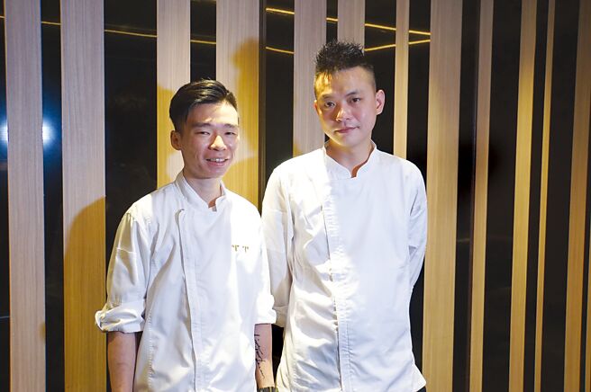 〈T＋T〉双主厨蔡元善（右）和来自香港的古俊基，两人合作无间并互补帮衬。图／姚舜