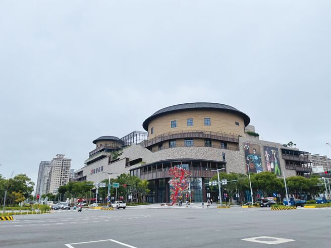 远百竹北店开幕后，为竹北商业气息加分。图／有巢氏房屋竹北高铁福兴加盟店提供