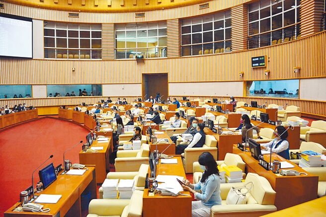 屏东县议员第三选区选将各个基层实力雄厚，如何巩固本乡票源、开发其他乡镇选票，成为胜出关键。（林和生摄）