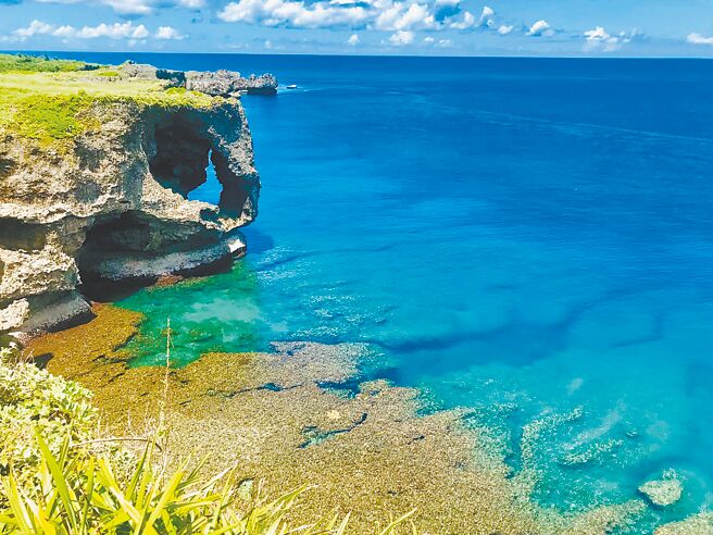 冲绳知名景点万座毛。（易飞网提供）