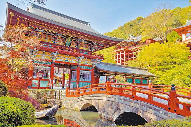 九州知名景点佐贺佑德神社。（易飞网提供）