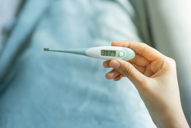 高烧未必染疫 注意皮肤1状况 延误恐败血症致死。(示意图/Shutterstock)