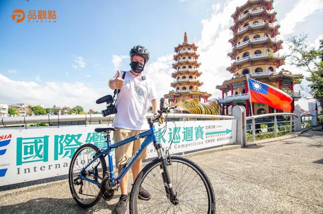 高雄有各种不同类型的自行车主题游程，莲池潭规划宗教古蹟文化小旅行（高雄市观光局提供）