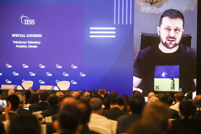 乌克兰总统泽伦斯基（Volodymyr Zelenskyy）11日在新加坡「香格里拉对话」全会议上建议台湾，透过外交途径预防台海衝突。（资料照／美联社）