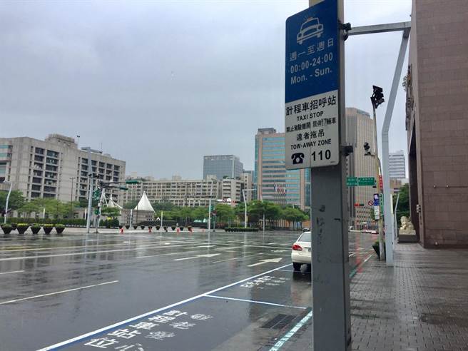 台北市有966處計程車招呼站，議員發現使用率僅1成，質疑設置地點不符合需求。（張立勳攝）