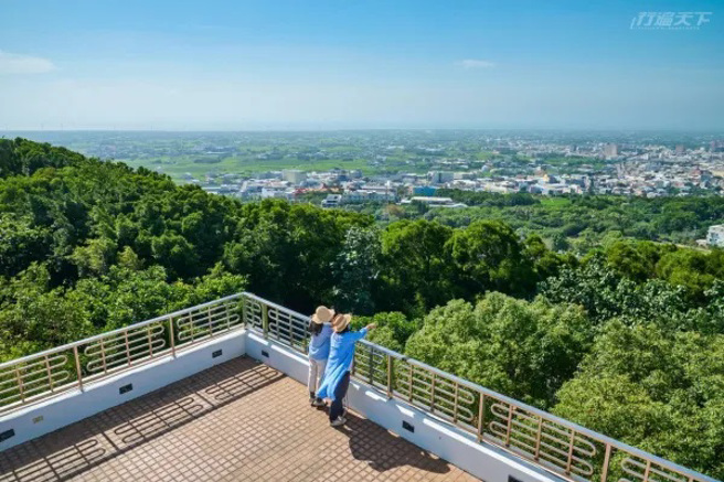 ▲天气好的时候从营区的观景台可以无死角一览大甲景致。(图/行遍天下提供)