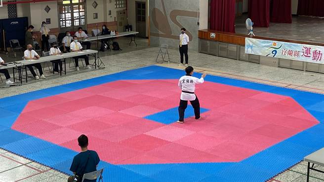林志峰指出，宜兰县运赛原定4月底进行，受疫情干扰一延再延，延至跟为期4天的跆拳道协会主办之全国排名赛及国家代表队选拔同天，需让选手2择1，而错失其中一场赛事，导致选手们的权益受损。（吴佩蓉摄）