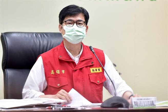 高雄市12日新增7238名肺炎确诊个案，市长陈其迈强调，今日确诊数字仍因假日失准，但下周开始就会稳定缓慢降温。（本报资料照片／袁庭尧高雄传真）