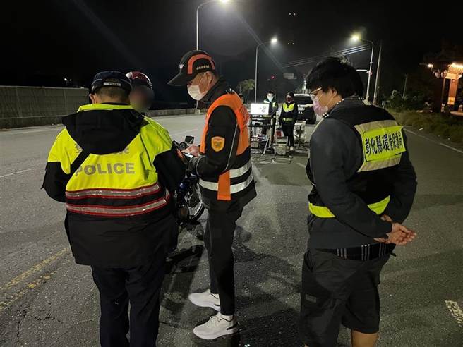 彰化縣聯合執法取締噪音車。（彰化縣環保局提供／吳敏菁彰化傳真）