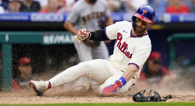 费城人主炮哈波此战缴出3支2的成绩(美联社)