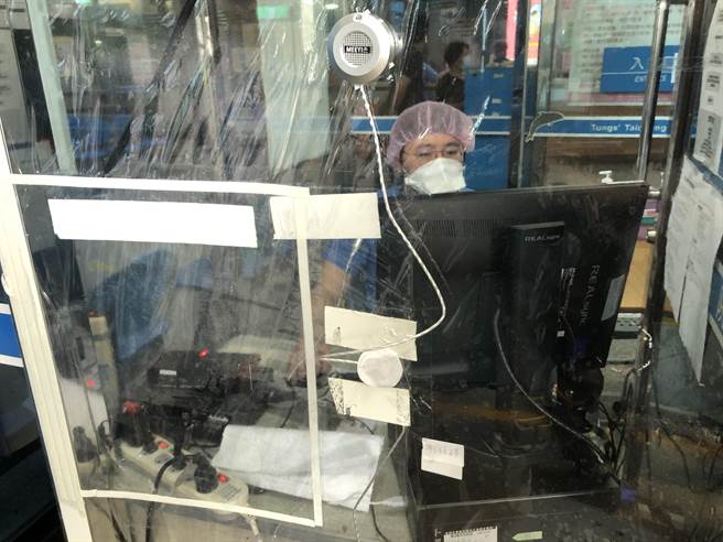 因应「长新冠」后遗症，台中市海线童综合医院等启动康復者整合门诊，为民眾的身体健康严加把关。（陈世宗摄）