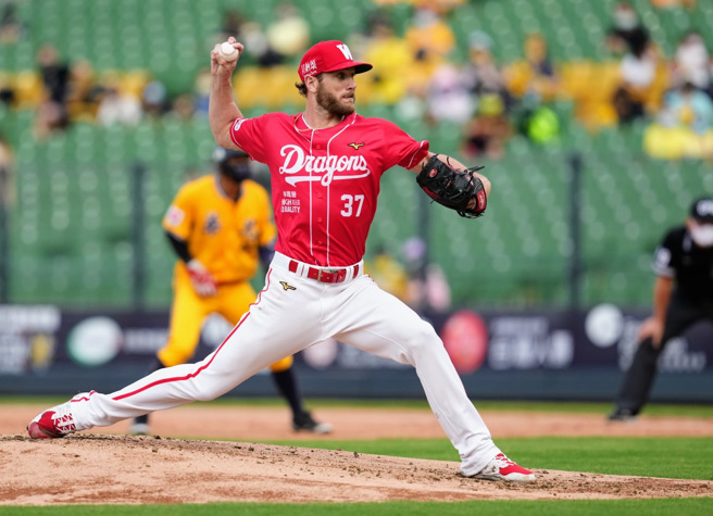 味全龍鋼龍繳出8局失2分好投，拿下本季第3勝。（味全龍提供）