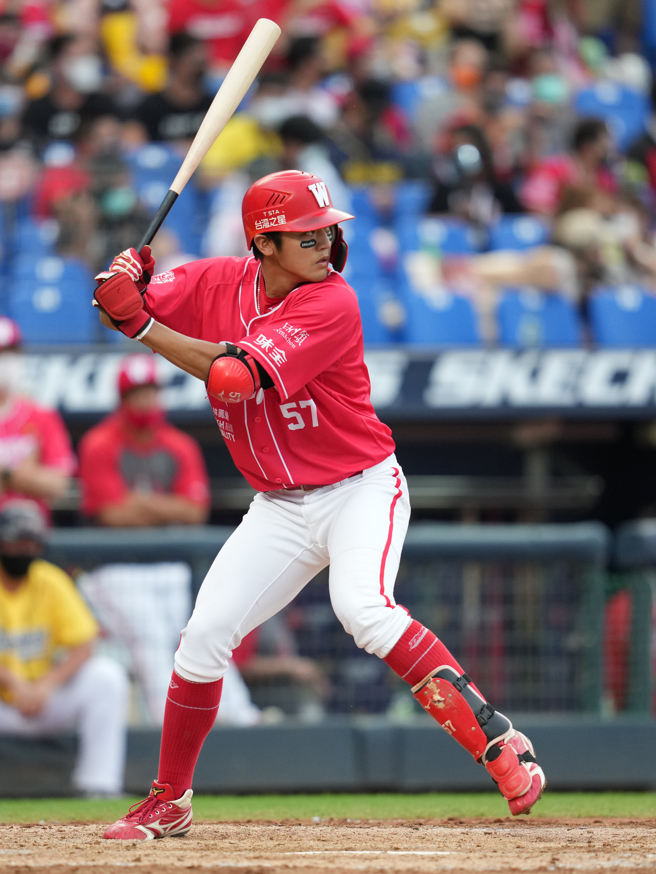 味全龍拿莫・伊漾敲出本季第5轟。（味全龍提供）