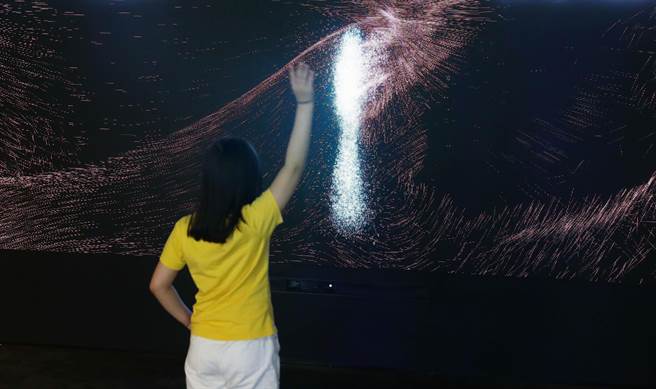 台電去年首度發表「能源撲克」等再生能源系列教具，將能源知識融入手作遊戲，廣受校園師生及家長口碑迴響，至今已發送近4千套教具，今年再生能源教具發想於經典小說「唐吉軻德」中的風車，運用模組化設計導入風力發電概念，並創造出「風力士」、「風之光」、「能來風」三大風車系列教具。（季志翔攝）