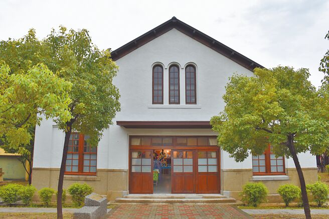 苗栗縣竹南國中歷史建築「尋常小學堂」已整修完工重生。（謝明俊攝）